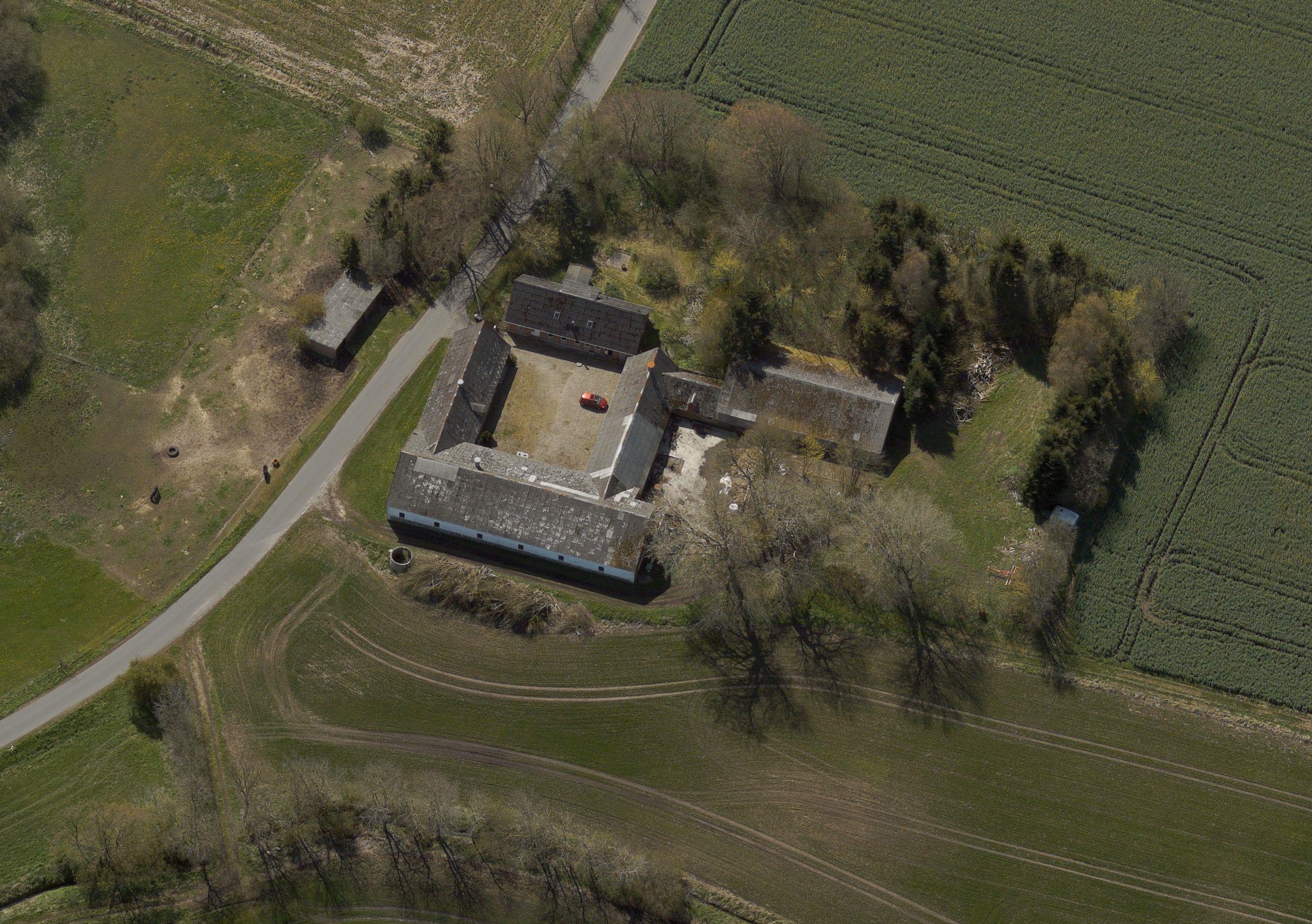 1/5 2017 https://skraafoto.dataforsyningen.dk/?orientation=north&center=569835.94%2C6292521.23