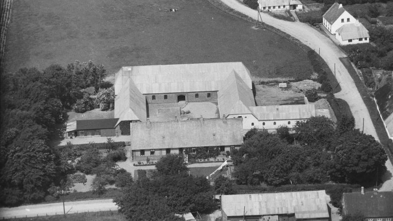 1946 Sylvest Jensen Luftfoto;  Det Kgl. Bibliotek http://www5.kb.dk/danmarksetfraluften/images/luftfo/2011/maj/luftfoto/object1300015