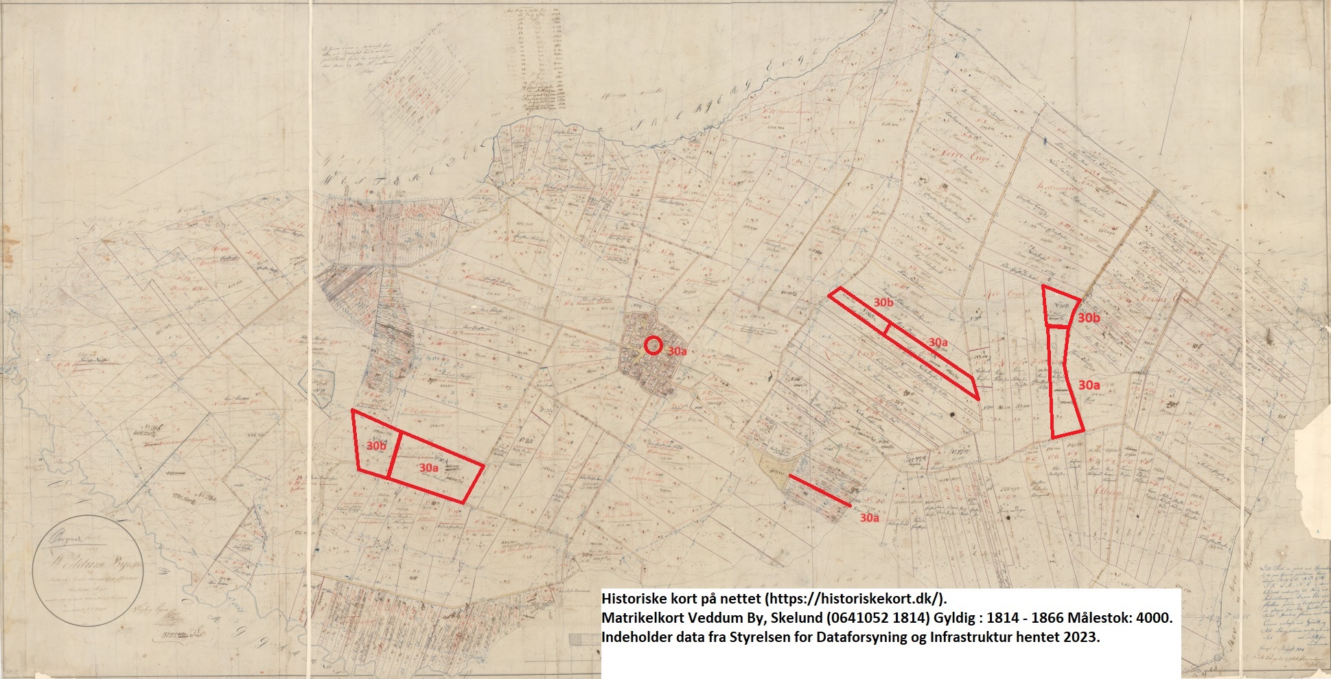 Mellem 1814 og 1866 er matr. 30 tilføjet et a. Jordbrugerne var 30: Troels Larsen, 30a: Lars (Laust) Andersen, 30b: Lars Truelsen. Historiske kort på nettet (https://historiskekort.dk/). Matrikelkort Veddum By, Skelund (0641052 1814) Gyldig : 1814 - 1866 Målestok: 4000. Indeholder data fra Styrelsen for Dataforsyning og Infrastruktur hentet 2023.