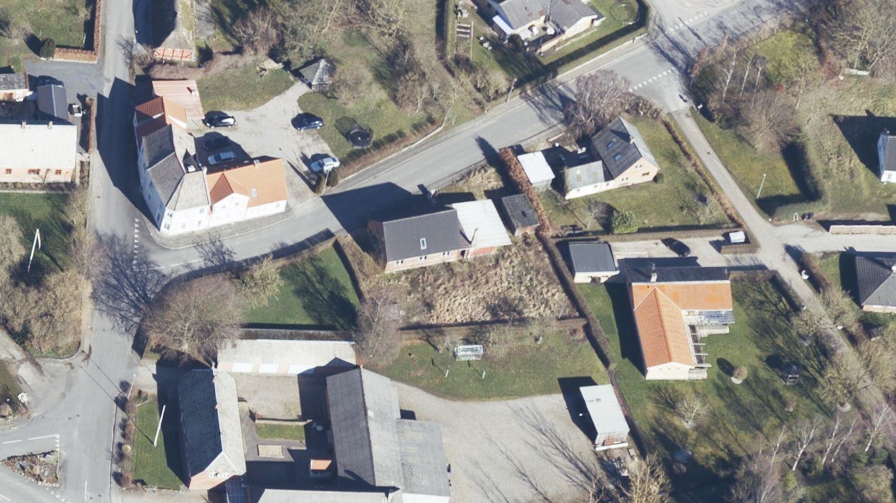 Skråfoto 2019 fra Styrelsen for Dataforsyning og Effektivisering, hentet juni 2021. https://skraafoto.dataforsyningen.dk/viewer.html?orientation=north&center=571717.02%2C6293052.76