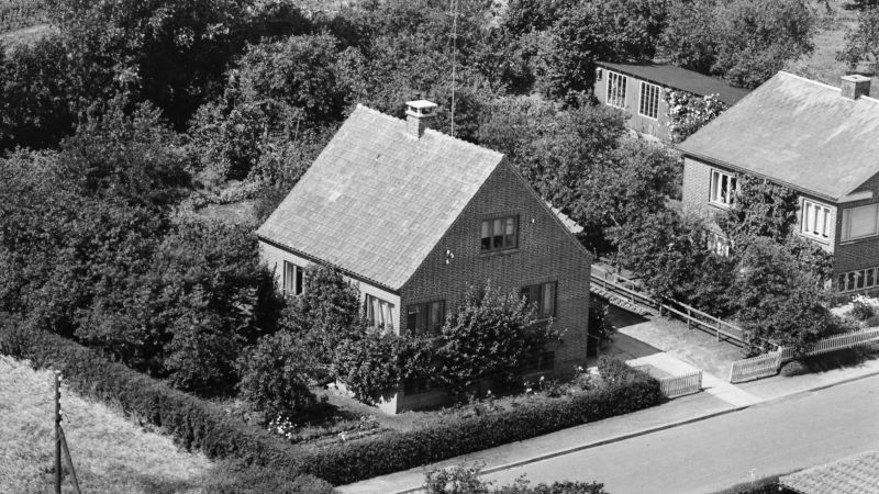 Hos Søren Hansen 1958 Sylvest Jensen Luftfoto;  Det Kgl. Bibliotek http://www.kb.dk/danmarksetfraluften/images/luftfo/2011/maj/luftfoto/object1781634