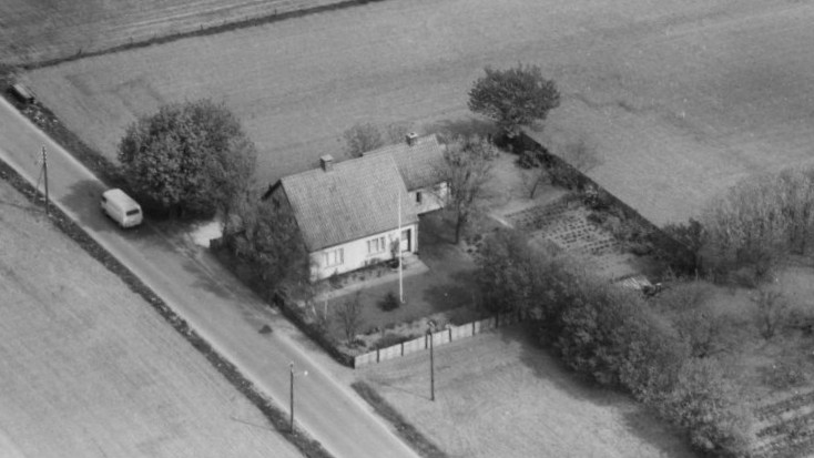 Hos Niels Nielsen 1972 Sylvest Jensen Luftfoto;  Det Kgl. Bibliotek https://www.kb.dk/danmarksetfraluften/images/luftfo/2011/maj/luftfoto/object2028651