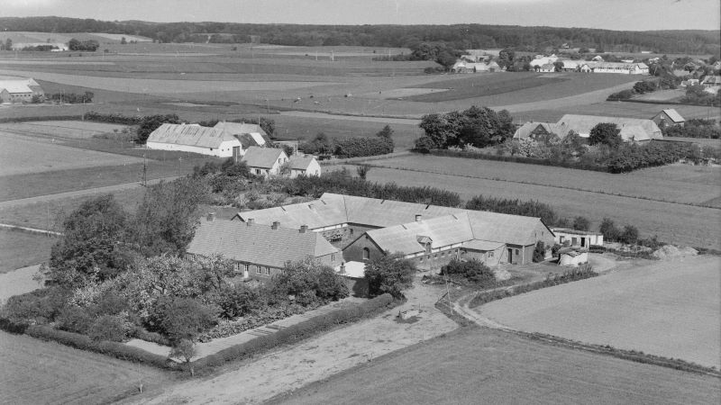 Pejtervej 41
1958 Sylvest Jensen Luftfoto; Det Kgl. Bibliotek.
http://www.kb.dk/danmarksetfraluften/images/luftfo/2011/maj/luftfoto/object2269386