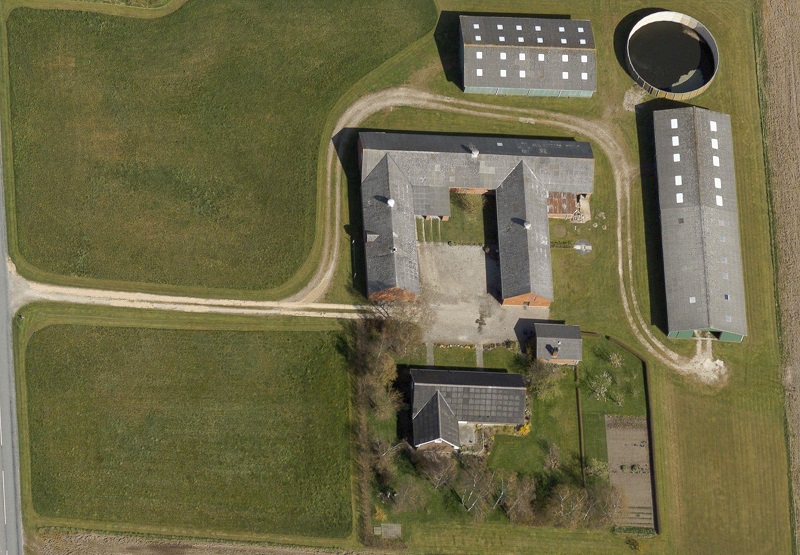 1/5 2017 https://skraafoto.dataforsyningen.dk/?orientation=north&center=571898.94%2C6292203.81