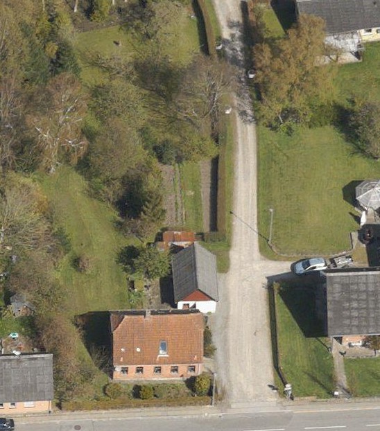 1/5 2017 https://skraafoto.dataforsyningen.dk/?orientation=north&center=571777.97%2C6292950.23