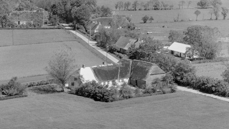 Rønholtvej 13
1957 Aalborg Luftfoto; Det Kgl. Bibliotek.
http://www5.kb.dk/danmarksetfraluften/images/luftfo/2011/maj/luftfoto/object2240453