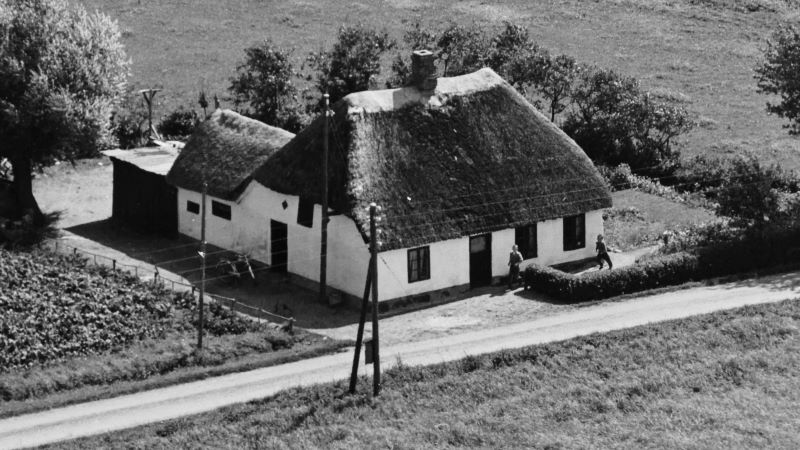 Rønholtvej 30
1958 Sylvest Jensen Luftfoto; Det Kgl. Bibliotek. 
http://www5.kb.dk/danmarksetfraluften/images/luftfo/2011/maj/luftfoto/object1781600