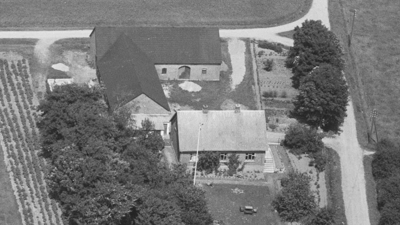 Rønholtvej 7
1946 Sylvest Jensen Luftfoto; Det Kgl. Bibliotek.
http://www.kb.dk/danmarksetfraluften/images/luftfo/2011/maj/luftfoto/object1300012