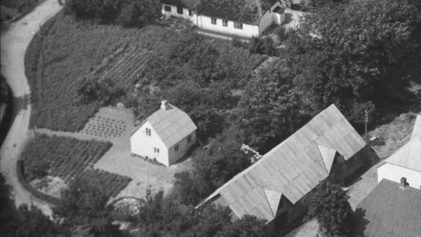 1946 Sylvest Jensen Luftfoto; Det Kgl. Bibliotek.
http://www.kb.dk/danmarksetfraluften/images/luftfo/2011/maj/luftfoto/object1300026