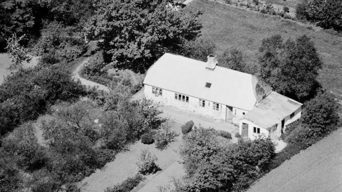 Hos Meta Matthiesen født Baymler 1959 Sylvest Jensen Luftfoto;  Det Kgl. Bibliotek http://www.kb.dk/danmarksetfraluften/images/luftfo/2011/maj/luftfoto/object1778982