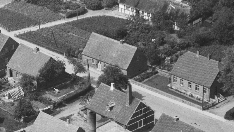 1946 Sylvest Jensen Luftfoto;  Det Kgl. Bibliotek http://www.kb.dk/danmarksetfraluften/images/luftfo/2011/maj/luftfoto/object1300009
