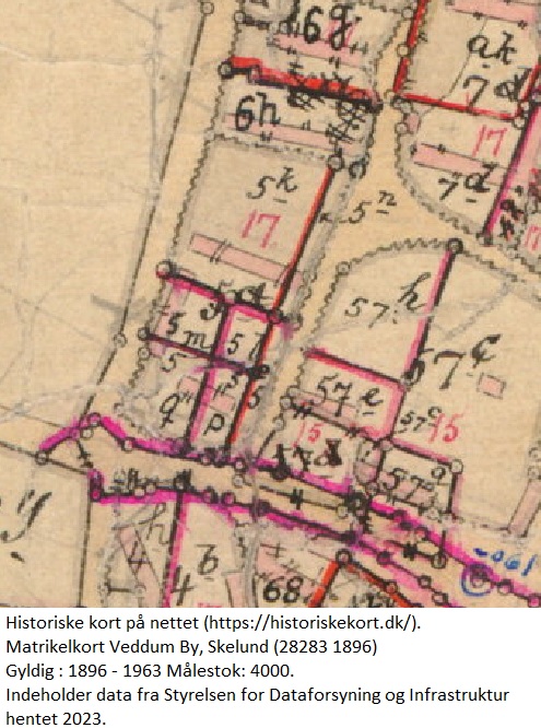 Parcel af matr. 5 er opdelt til matr. 5 k, l, m, n, o, p og q. Historiske kort på nettet (https://historiskekort.dk/). Matrikelkort Veddum By, Skelund (28283 1896) Gyldig : 1896 - 1963 Målestok: 4000. Indeholder data fra Styrelsen for Dataforsyning og Infrastruktur hentet 2023.