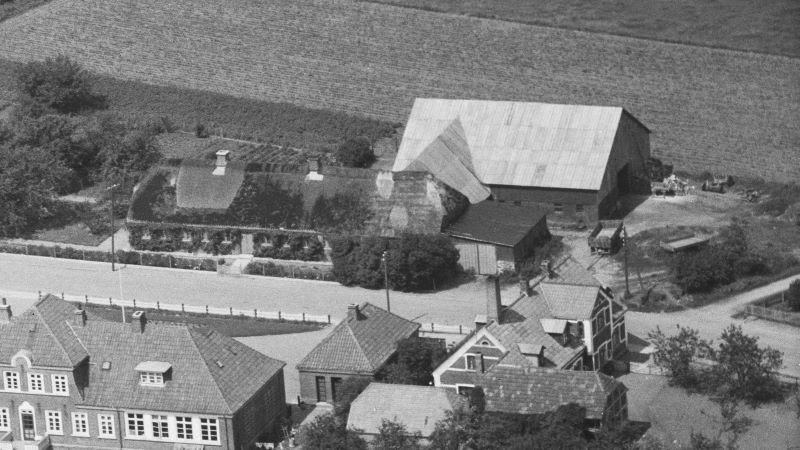 1946 Sylvest Jensen Luftfoto;  Det Kgl. Bibliotek http://www5.kb.dk/danmarksetfraluften/images/luftfo/2011/maj/luftfoto/object1300047