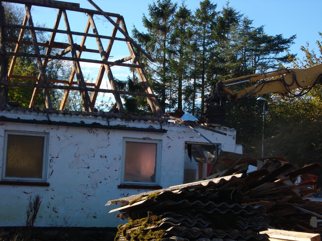 Nedrivning af Veddum Hovedgade 2 i oktober 2012. Foto Danny Juul Jensen