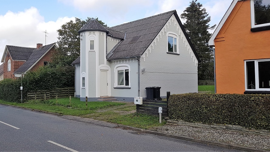 Tårnhuset (Veddum Hovedgade 47) er opført i 1910 af muremester Arthur Jørgensen.