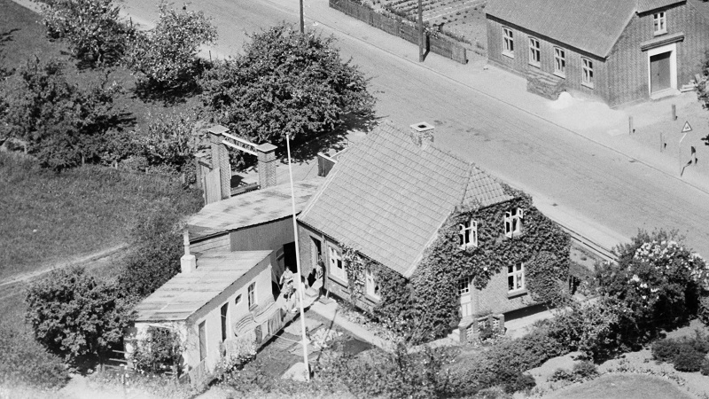 1959 Sylvest Jensen Luftfoto; Det Kgl. Bibliotek. 
http://www.kb.dk/danmarksetfraluften/images/luftfo/2011/maj/luftfoto/object1805197