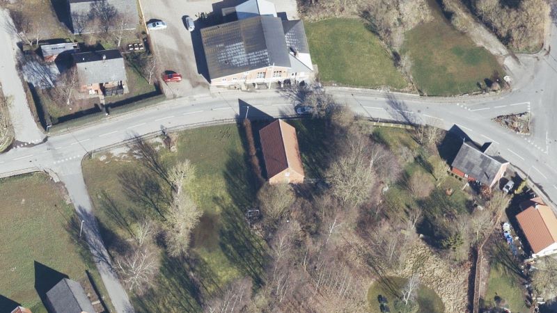 Skråfoto 2019 fra Styrelsen for Dataforsyning og Effektivisering, hentet maj 2021: https://skraafoto.dataforsyningen.dk/viewer.html?orientation=north&center=571590.96%2C6292994.91&item=2021_81_06_2_0011_00002000