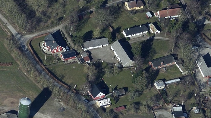 Skråfoto 2021 fra Styrelsen for Dataforsyning og Effektivisering, hentet juli 2022. https://skraafoto.dataforsyningen.dk/viewer.html?orientation=north&center=571520.10276455%2C6293150.58122301