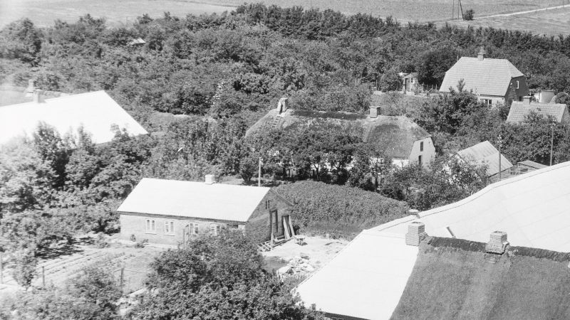 1955 Sylvest Jensen Luftfoto; Det Kgl. Bibliotek.
http://www.kb.dk/danmarksetfraluften/images/luftfo/2011/maj/luftfoto/object1770163