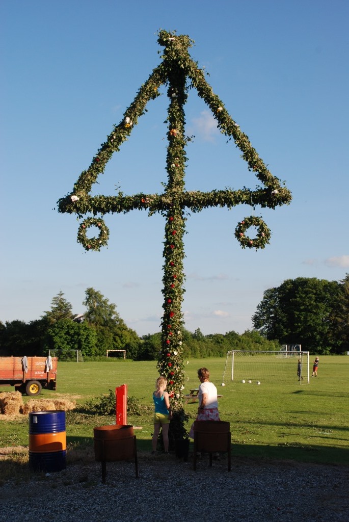 Majbøgen rejses 2014